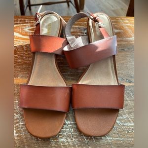 Strappy block sandal